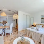 Sea Front Apartment *
