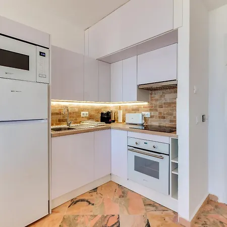 Sea Front * Μαρμπέλλα