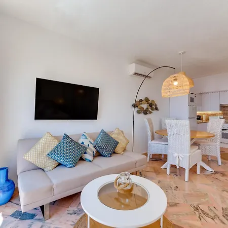 Apartment Sea Front *