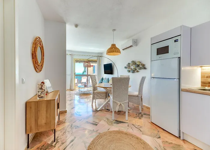Sea Front Apartment *